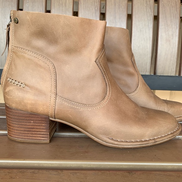 Ugg Bandara Leather Sahara Ankle Boots Size 11 - Picture 2 of 15